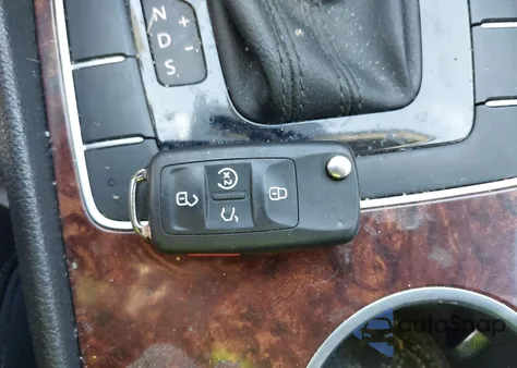 2013 Volkswagen Passat 2.0L Tdi Sel Premium z USA, uszkodzony, nr VIN 1VWCN7A30DC079624